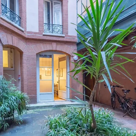 Apartment Charming City-center Flat With Terrace